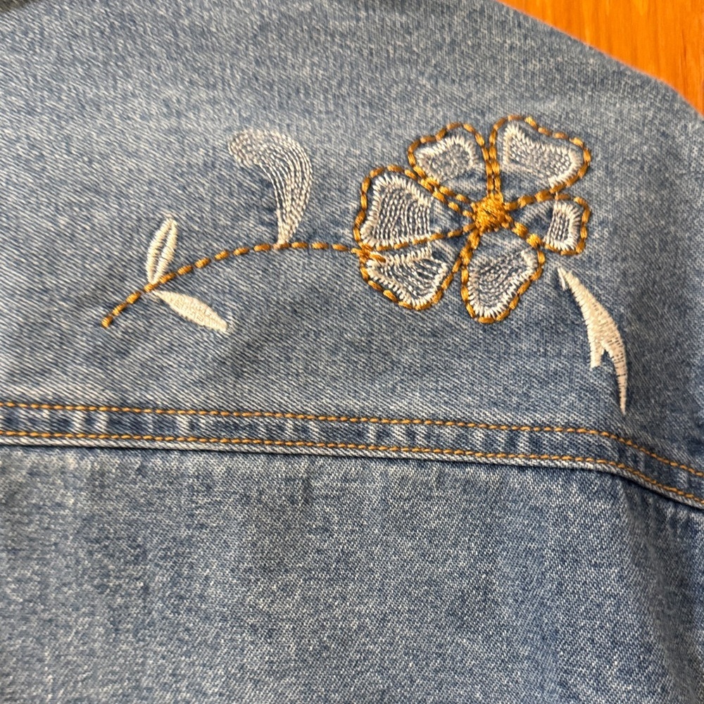 White Stag embroidered Denim Jacket. - Picture 5 of 6